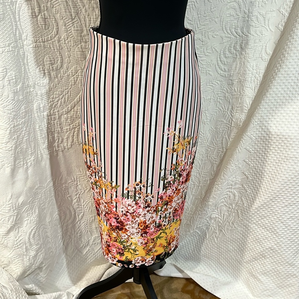 Beige by ECI pull on skirt, size small